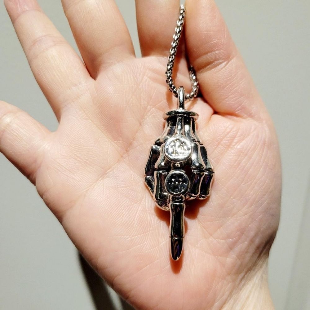 Brand New Silver Funny Finger Necklace - Picture 4 of 9